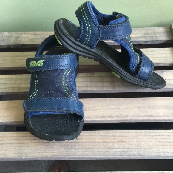 boys teva flip flops